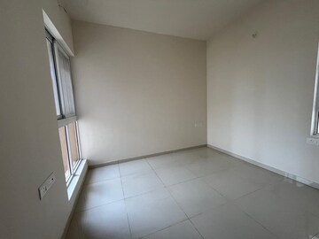Room in 2 BHK Apartment at Godrej Green Vistas, Mahalunge – for Rent