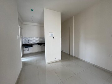 Room in 2 BHK Apartment at Godrej Green Vistas, Mahalunge – for Rent