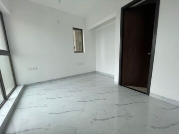 Room in 2 BHK Apartment at Raymond Ten X Habitat, Pokhran Road No Two – for Rent