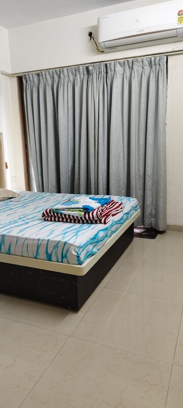 Bedroom in 2 BHK Apartment at Titanium Towers, Andheri West – for Rent