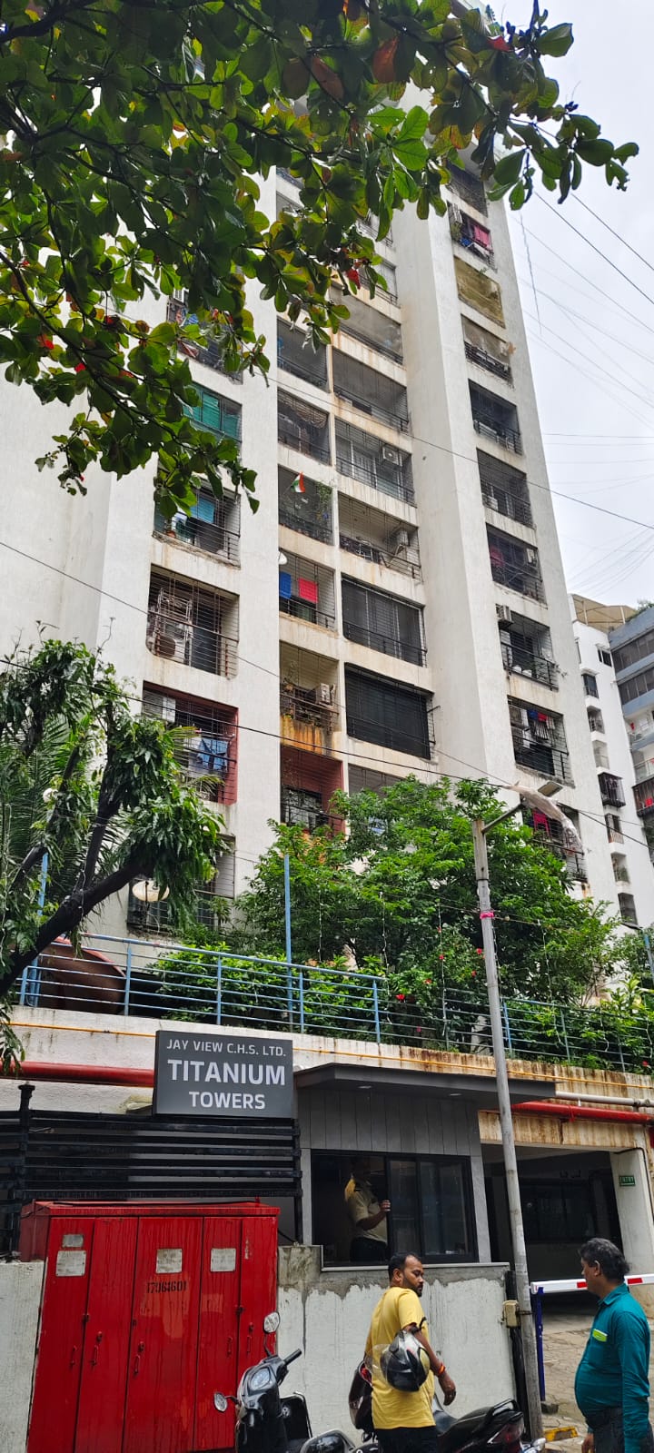 2 BHK Apartment For Rent in Titanium Towers