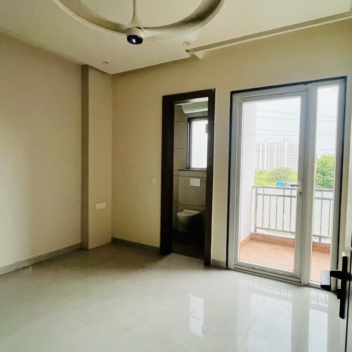 3 BHK + Pooja Room,Servant Room 155 Sq.Yd. Builder Floor in Shree Vardhman Nature Valley