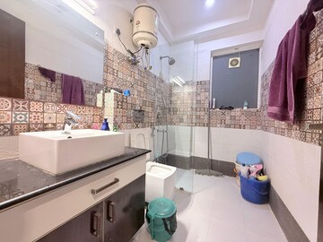 Team Area in 4 BHK Builder Floor at Unitech South City II, Sector 50 – for Rent
