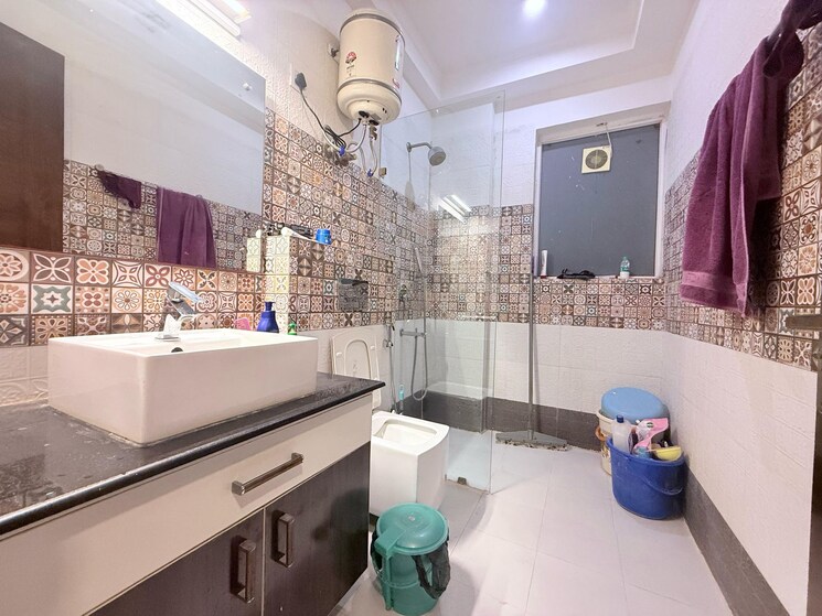 Team Area, unitech-south-city-ii 4 Bedroom 2200 Sq.Ft. Builder Floor In Sector 50 Gurgaon 9100012