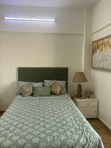 Bedroom in 2 BHK Apartment at Movie Tower, Andheri West – for Rent