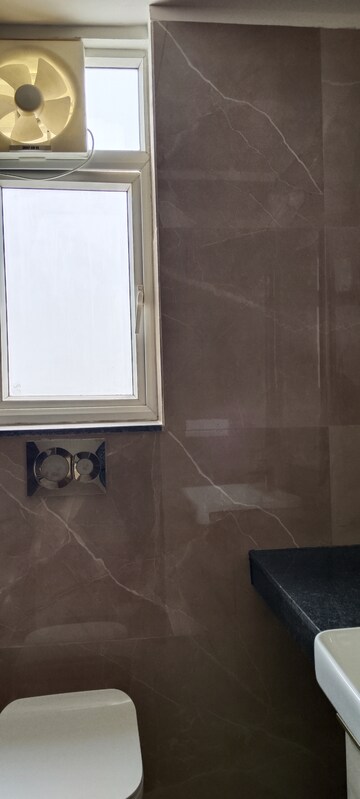 Bathroom in 3.5 BHK Builder Floor at Smart World Orchard, Sector 61 – for Rent
