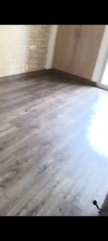 Room in 2 BHK Apartment at Hawelia Valencia Homes, Sector 1 Greater Noida – for Rent