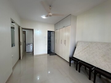 Room in 2 BHK Apartment at Lokhandwala Complex, Andheri West – for Rent