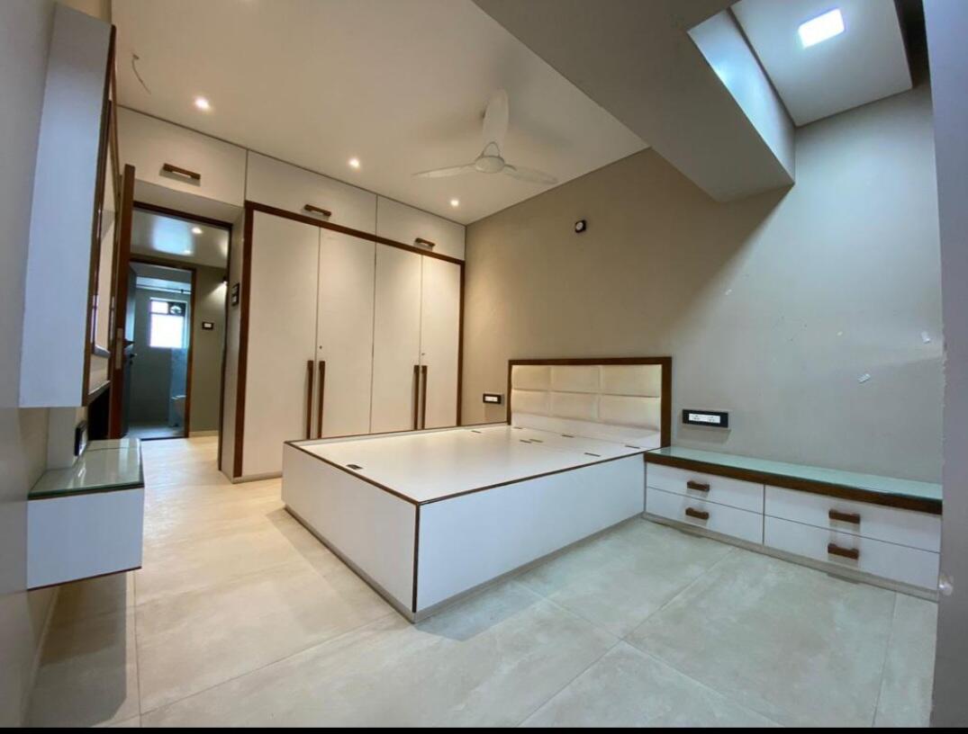 2 BHK + Servant Room 830 Sq.Ft. Apartment in Mount Sea View Apartment