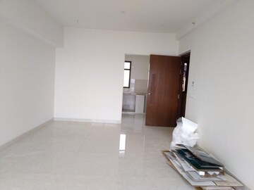 Room in 2 BHK Apartment at Kanakia Hollywood, Versova – for Rent