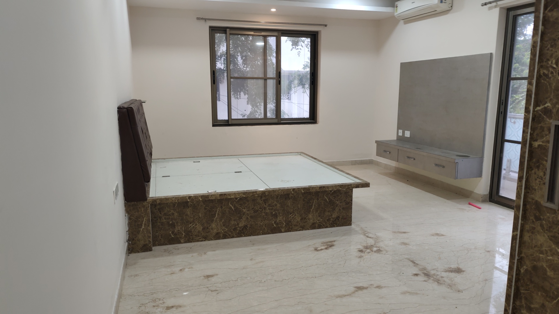 3.5 BHK + Pooja Room Apartment For Sale in Standalone Apartment 