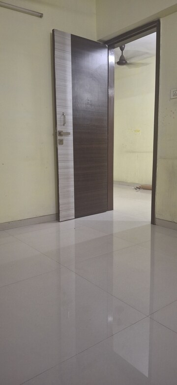 Room in 2 BHK Apartment at Neelkanth Heights, Ghansoli – for Rent
