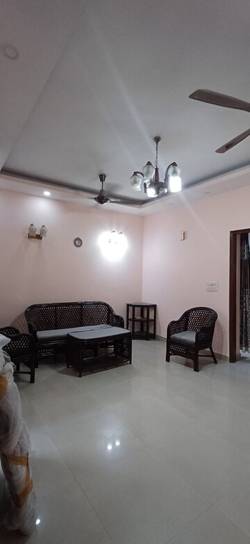 Living Room in 3 BHK Builder Floor at Ardee City, Sector 52 – for Rent