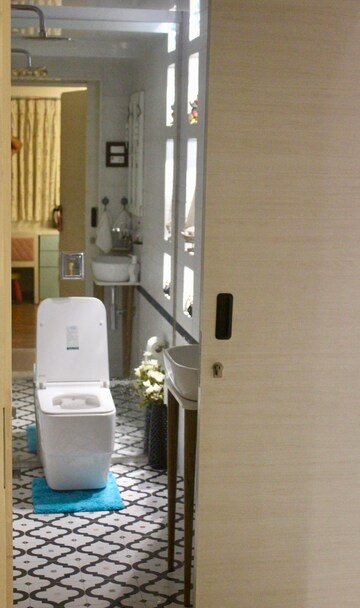 Furnished Amenities in 2 BHK Apartment at Lokhandwala Complex, Andheri West – for Rent