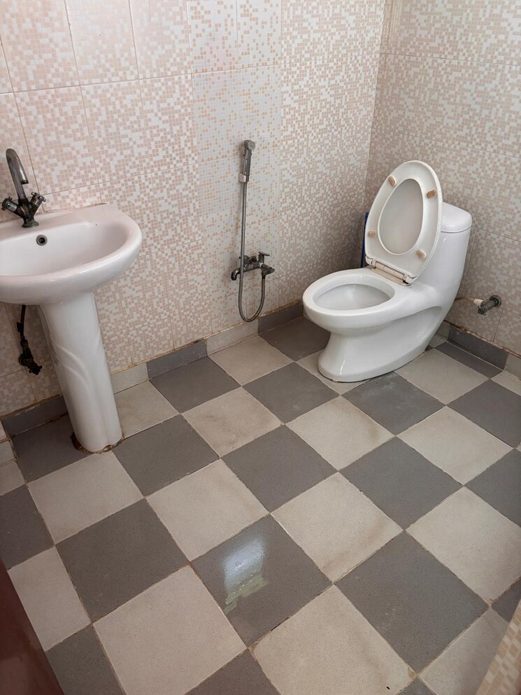 Bathroom, argora kathal more road 3 Bedroom 1700 Sq.Ft. Apartment In Argora Kathal More Road Ranchi 9100178