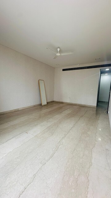 Room in 4 BHK Apartment at Abw La Lagune, Sector 54 – for Sale