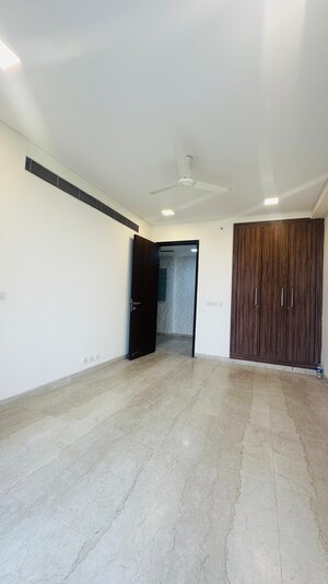 Room in 4 BHK Apartment at Abw La Lagune, Sector 54 – for Sale