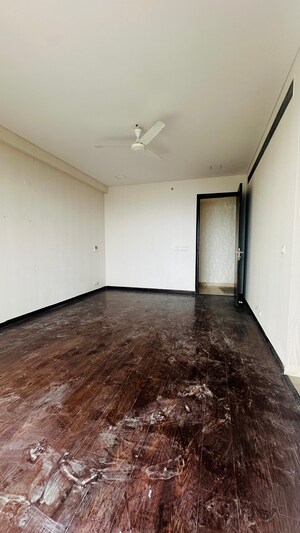 Room in 4 BHK Apartment at Abw La Lagune, Sector 54 – for Sale