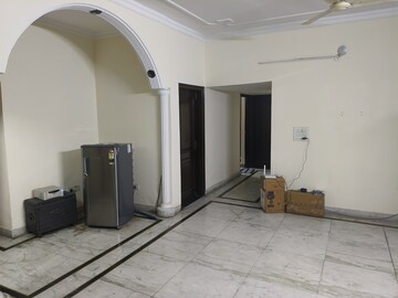 Building Lobby in 3 BHK Villa at Sector 36 – for Rent