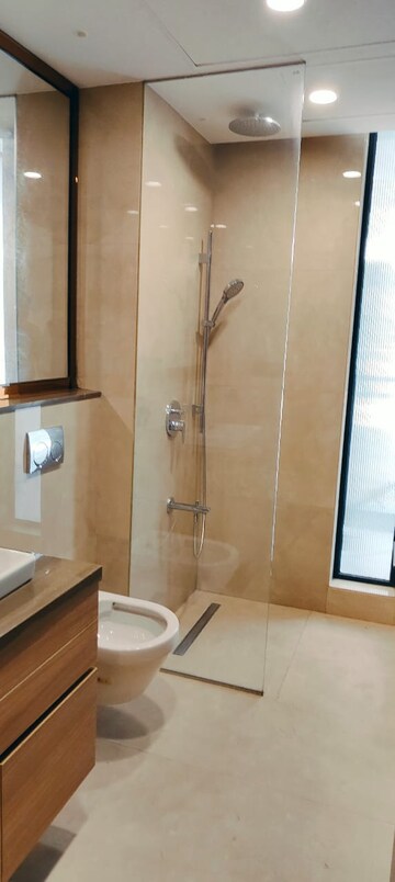 Furnished Amenities in 4 BHK Builder Floor at Suncity – for Rent