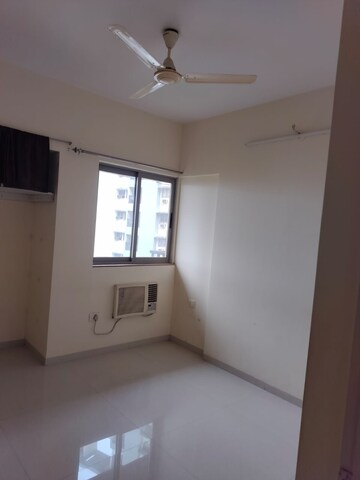 Room in 2.5 BHK Apartment at Lodha Casa Rio, Dombivli East – for Rent