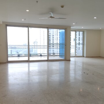 Room in 4 BHK Apartment at DLF The Belaire, Sector 54 – for Rent