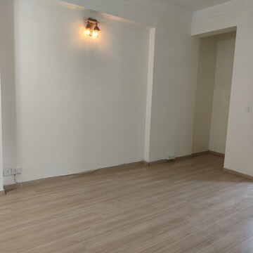 Room in 4 BHK Apartment at DLF The Belaire, Sector 54 – for Rent