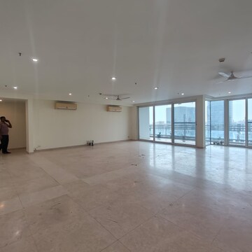 Room in 4 BHK Apartment at DLF The Belaire, Sector 54 – for Rent