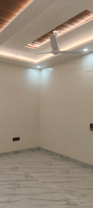 Room in 2 BHK Independent House at Gomti Nagar – for Rent