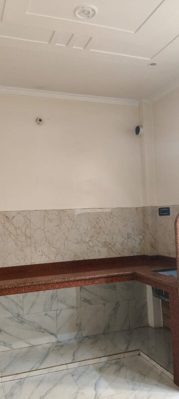 Room in 2 BHK Independent House at Gomti Nagar – for Rent