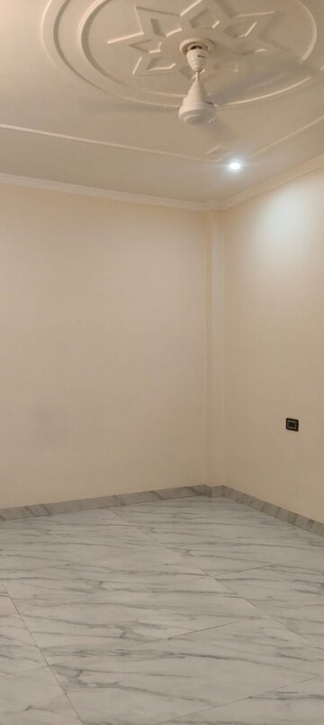 Room in 2 BHK Independent House at Gomti Nagar – for Rent