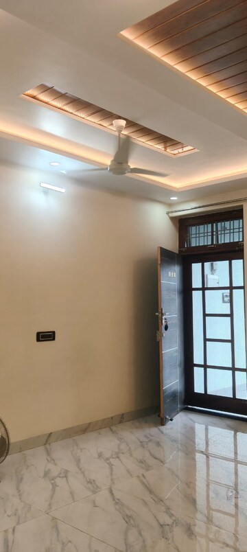 Room in 2 BHK Independent House at Gomti Nagar – for Rent