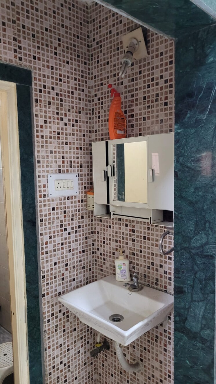 Bathroom, paldi 3 Bedroom 1500 Sq.Ft. Apartment In Paldi Ahmedabad 9100292
