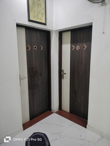 Room in 5 BHK Villa at Gota – for Rent