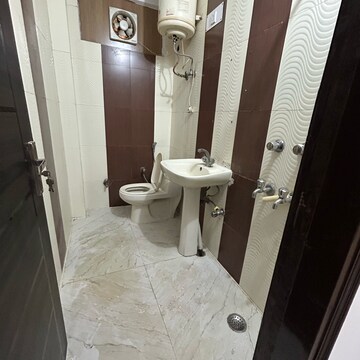 Attached Bathroom in 3 BHK Builder Floor at Kotla Mubarakpur – for Rent