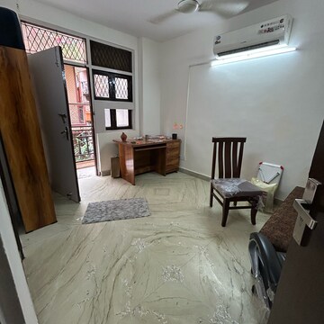 Room in 3 BHK Builder Floor at Kotla Mubarakpur – for Rent