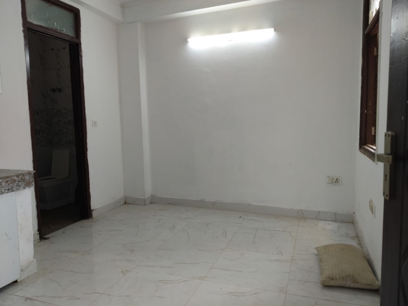 1 RkBuilder Floor For Rent in Saket