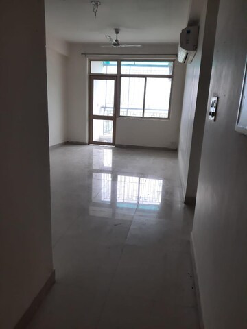 Room in 3 BHK Apartment at Gomti Nagar – for Rent
