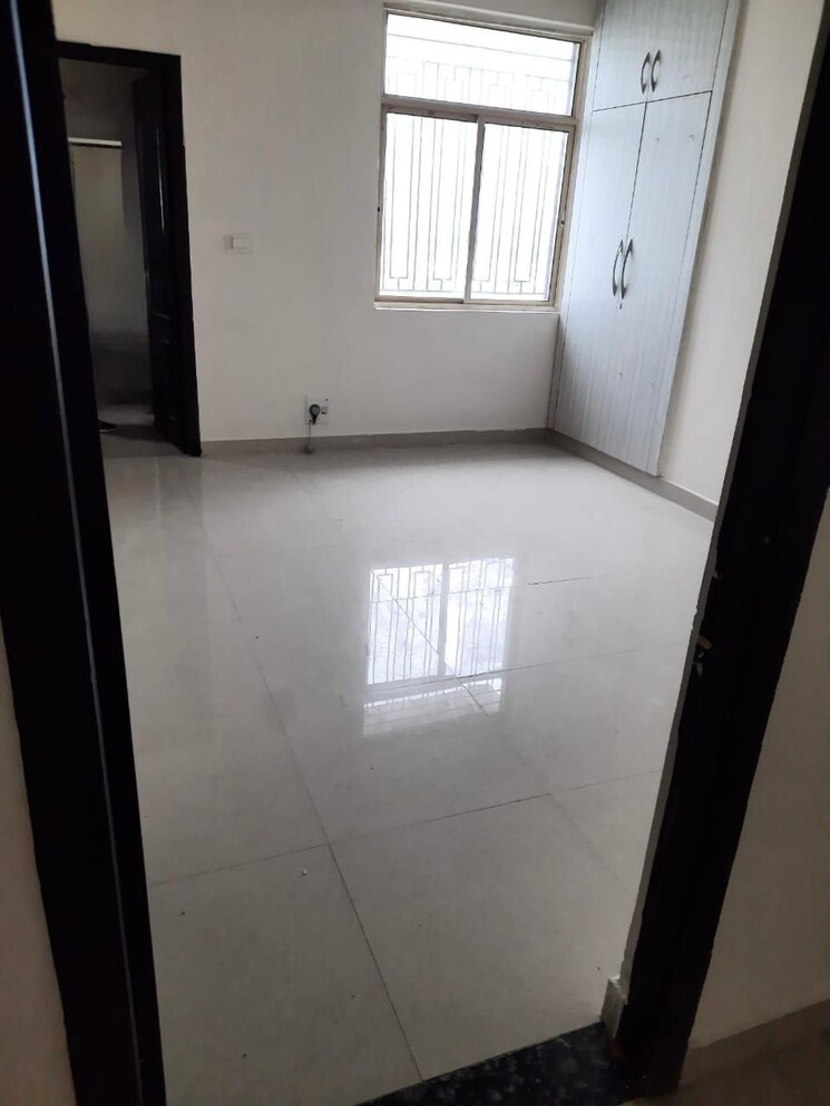 Room, gomti nagar 3 Bedroom 1650 Sq.Ft. Apartment In Gomti Nagar Lucknow 9100396