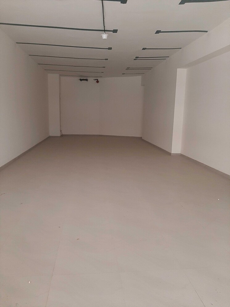 Room, duville-riverdale Commercial Shop 2300 Sq.Ft. In Kharadi Pune 9100353