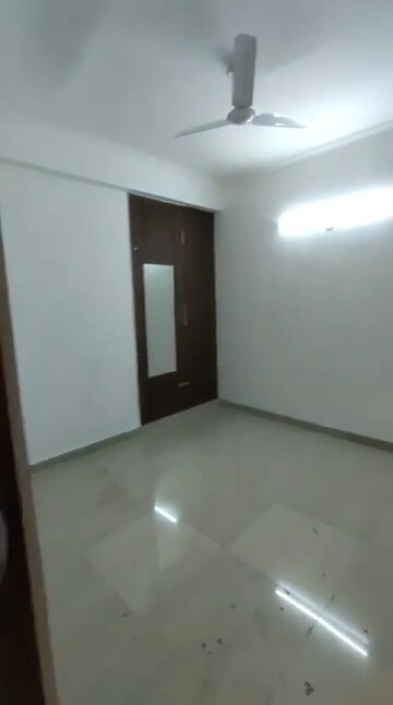 Room in 3 BHK Apartment at Amrapali Golf Homes, Sector 4 Greater Noida – for Rent