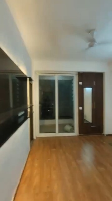 Room in 3 BHK Apartment at Amrapali Golf Homes, Sector 4 Greater Noida – for Rent