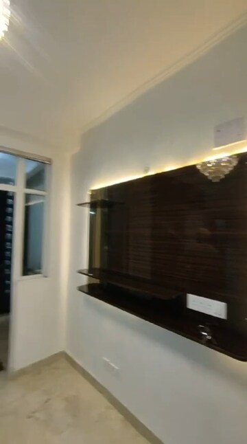 Furnished Amenities in 3 BHK Apartment at Amrapali Golf Homes, Sector 4 Greater Noida – for Rent