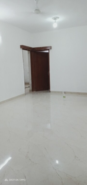 Room in 3.5 BHK Apartment at DDA Rosewood Apartments, Vasant Kunj – for Rent