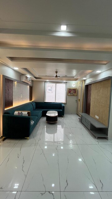 Living Room in 4 BHK Apartment at Mansarovar Extension – for Rent