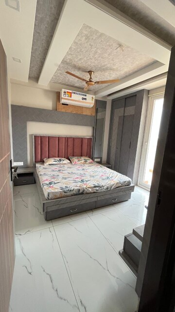 Bedroom in 4 BHK Apartment at Mansarovar Extension – for Rent