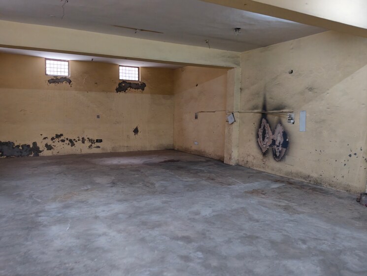 Room, sector 63 Commercial Warehouse 1600 Sq.Yd. In Sector 63 Noida 9100391