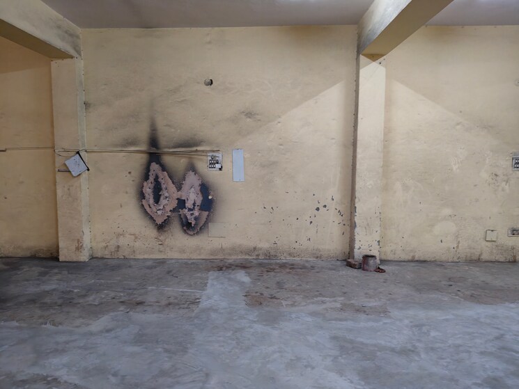  Parking, sector 63 Commercial Warehouse 1600 Sq.Yd. In Sector 63 Noida 9100391