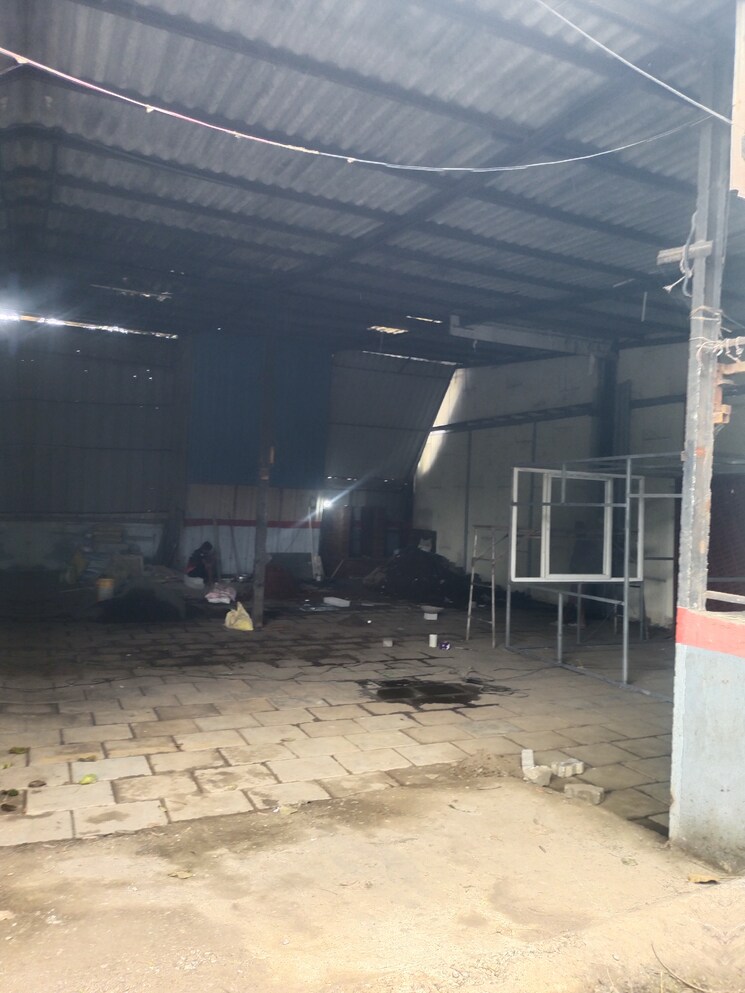  Parking, chembur Commercial Warehouse 900 Sq.Yd. In Chembur Mumbai 9100387