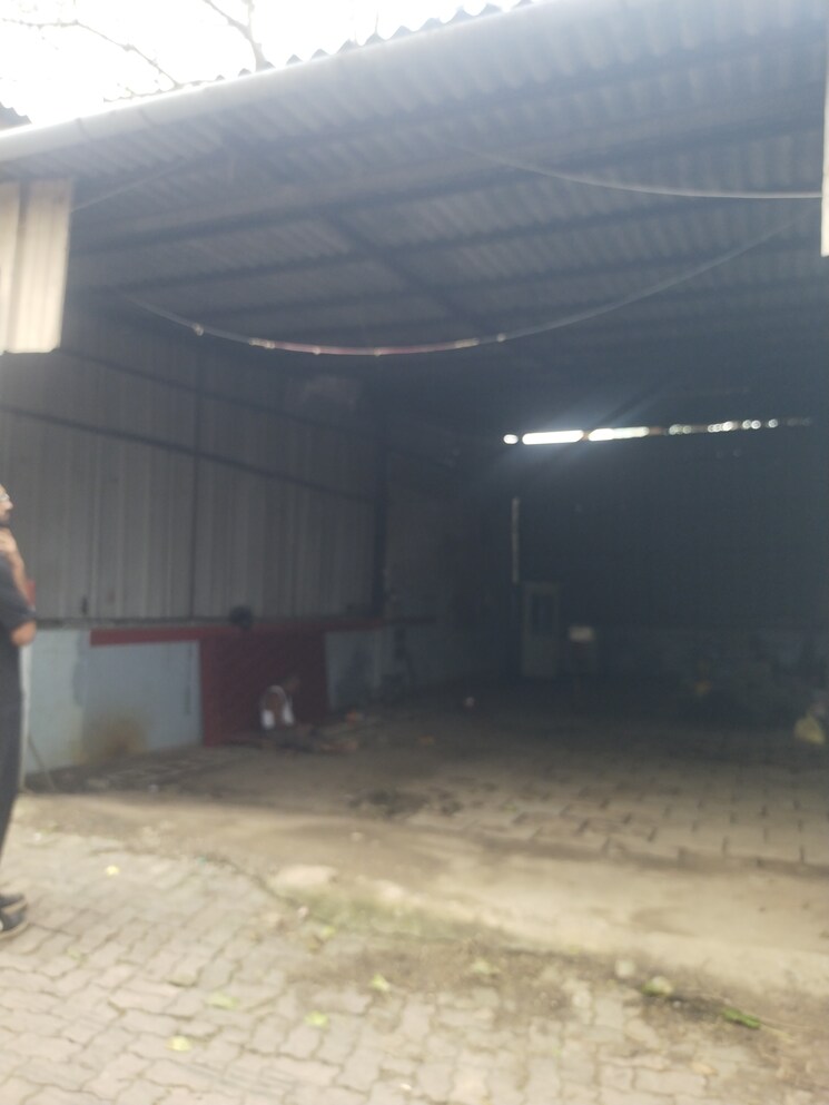  Parking, chembur Commercial Warehouse 900 Sq.Yd. In Chembur Mumbai 9100387